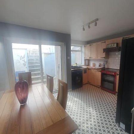 Guardian View Villa Abertillery Buitenkant foto
