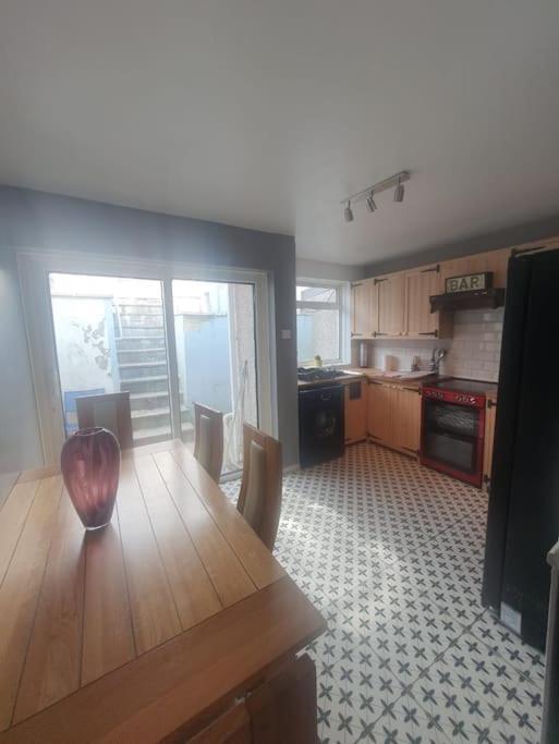 Guardian View Villa Abertillery Buitenkant foto