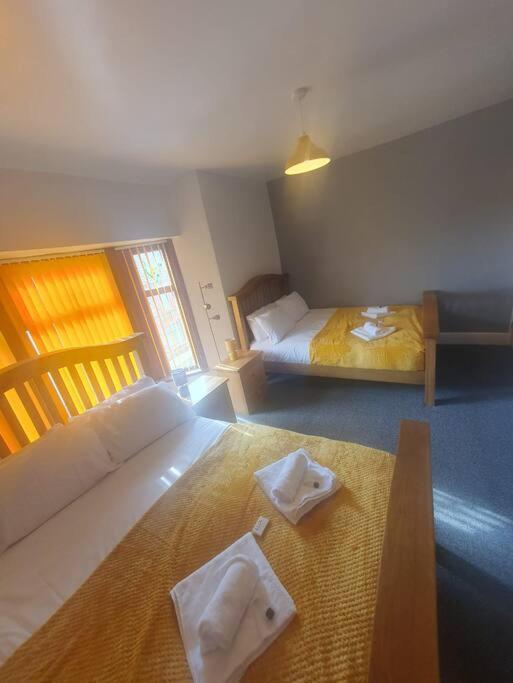 Guardian View Villa Abertillery Buitenkant foto