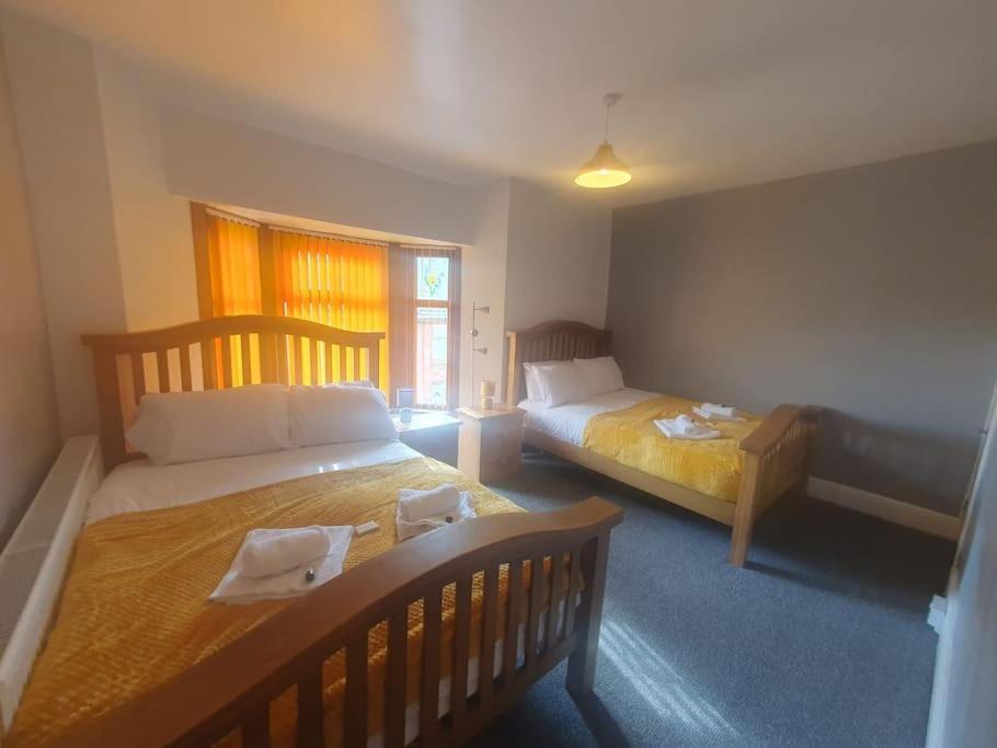 Guardian View Villa Abertillery Buitenkant foto